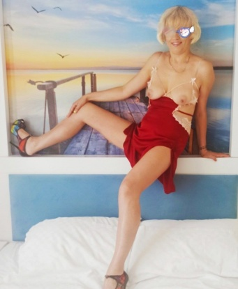 Сладкая кошечка ждет своего котика для незабываемых утех. Погрузимся в мир жестких и нежных игр, все, как ты захочешь. Твое удовольствие - в моих нежных руках! 76, 50 лет