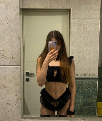 Изысканная красотка с упругой фигурой ждет достойного кавалера. Готова погрузить тебя в мир страсти и наслаждения. Все на высшем уровне, только для тебя. Позвони, и ты не пожалеешь! 2262, 20 лет